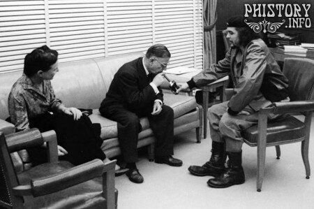 Жан-Поль Сартр и Симона де Бовуар встречаются с Эрнесто Геварой. Гавана, Куба. 1960 год.
