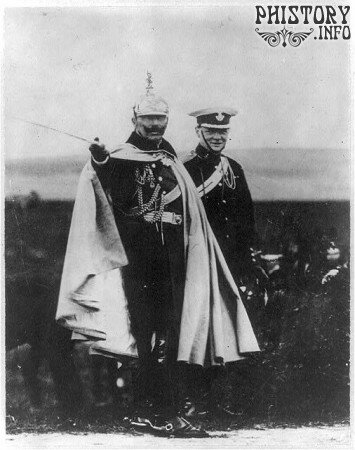 Уинстон Черчилль и Кайзер Вильгельм II на маневрах немецкой армии. Германская империя. 1909 год.